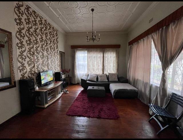 8 BEDROOM HOUSE FOR SALE IN MALVERN